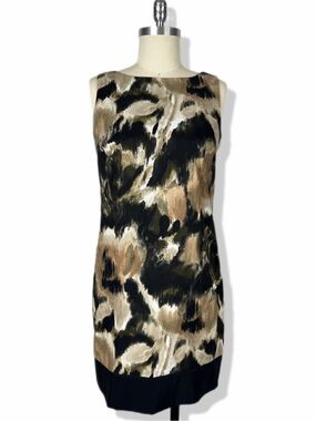 AB Studio Sleeveless Abstract Print Shift Dress in Black and Tan